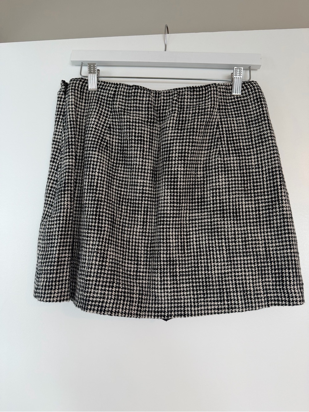 Abercrombie & Fitch Black and White Houndstooth Mini Skirt